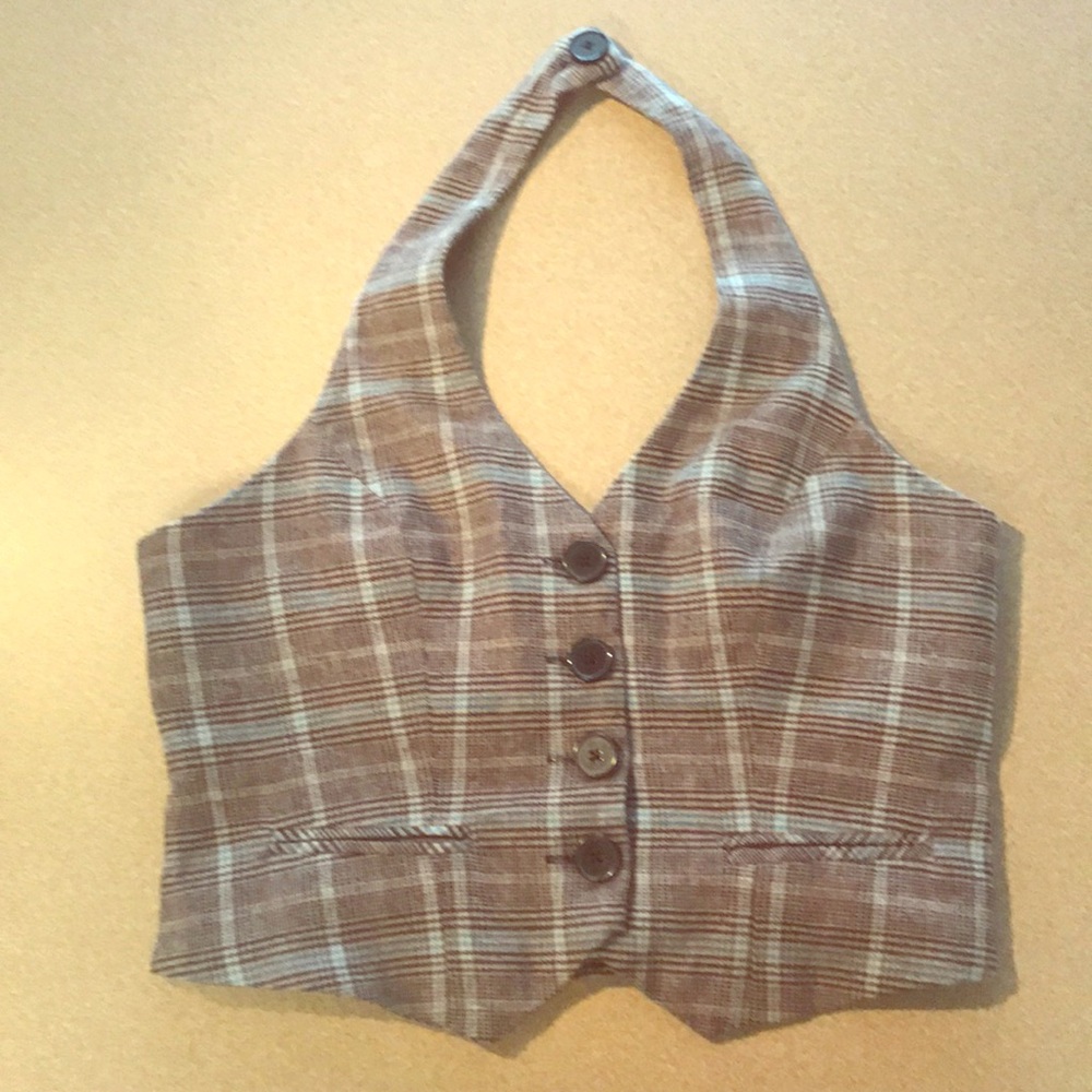 Georgeous Woman’s Plaid Vest!